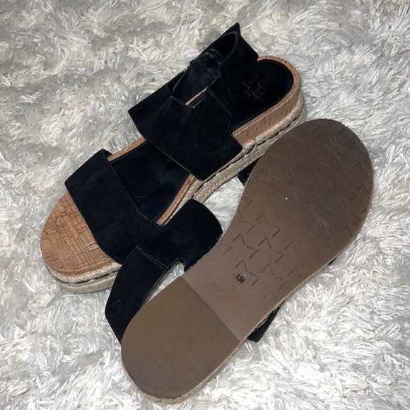 Platform Sandals - Picture 3 of 3